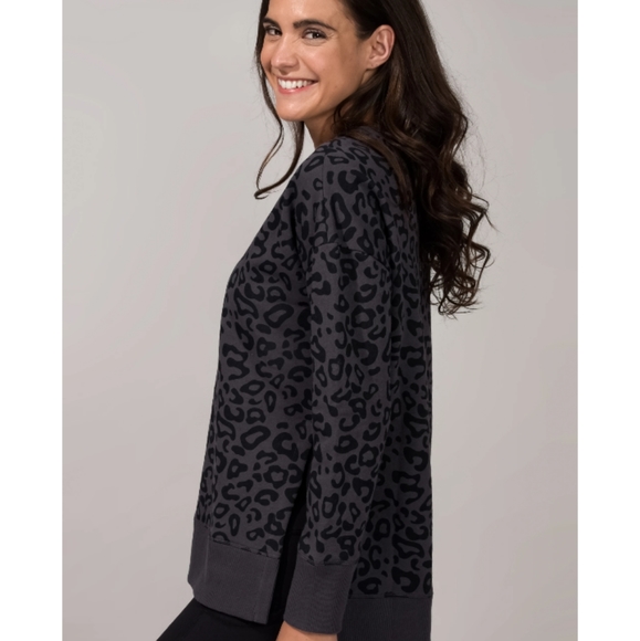 🌚90°Degree By Reflex🌚 Long Sleeve Sweatshirt - Picture 2 of 7